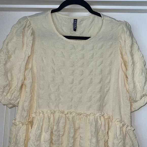 Pieces Mariah puff sleeve smock dress in yellow size Medium. - Picture 7 of 10